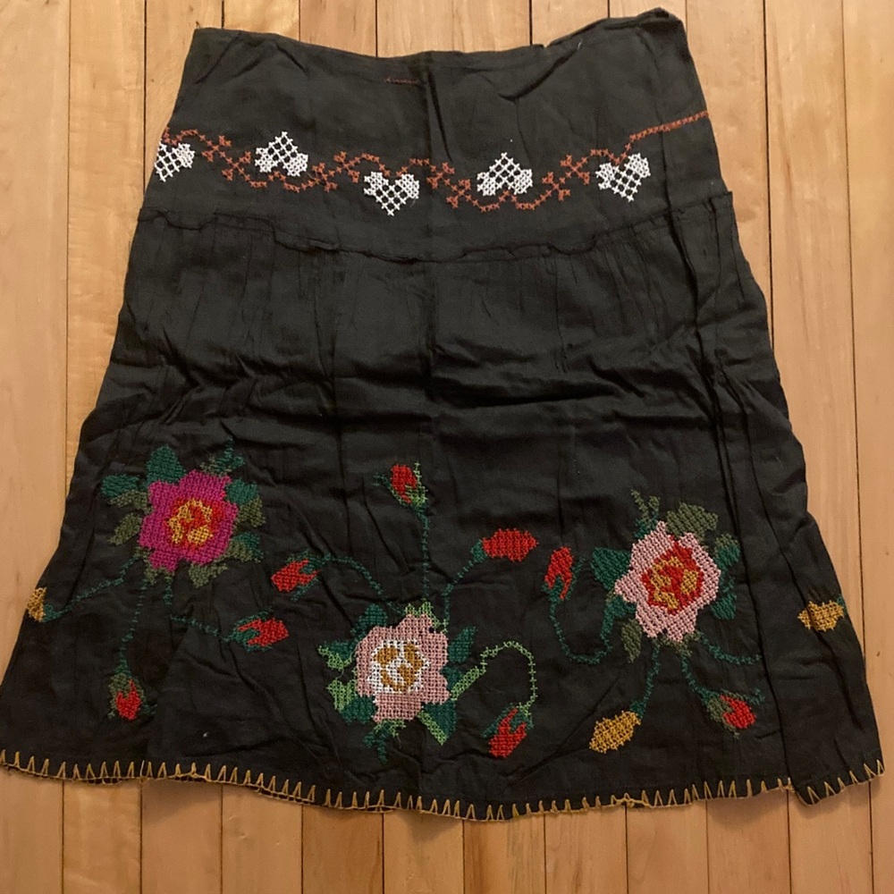 Free People Embroidered Black Floral Skirt Size 2 - Picture 2 of 5